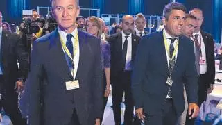 Feijóo dice que abordará el futuro de Mazón "en el momento oportuno" y que "lo urgente" ahora es que apruebe sus presupuestos