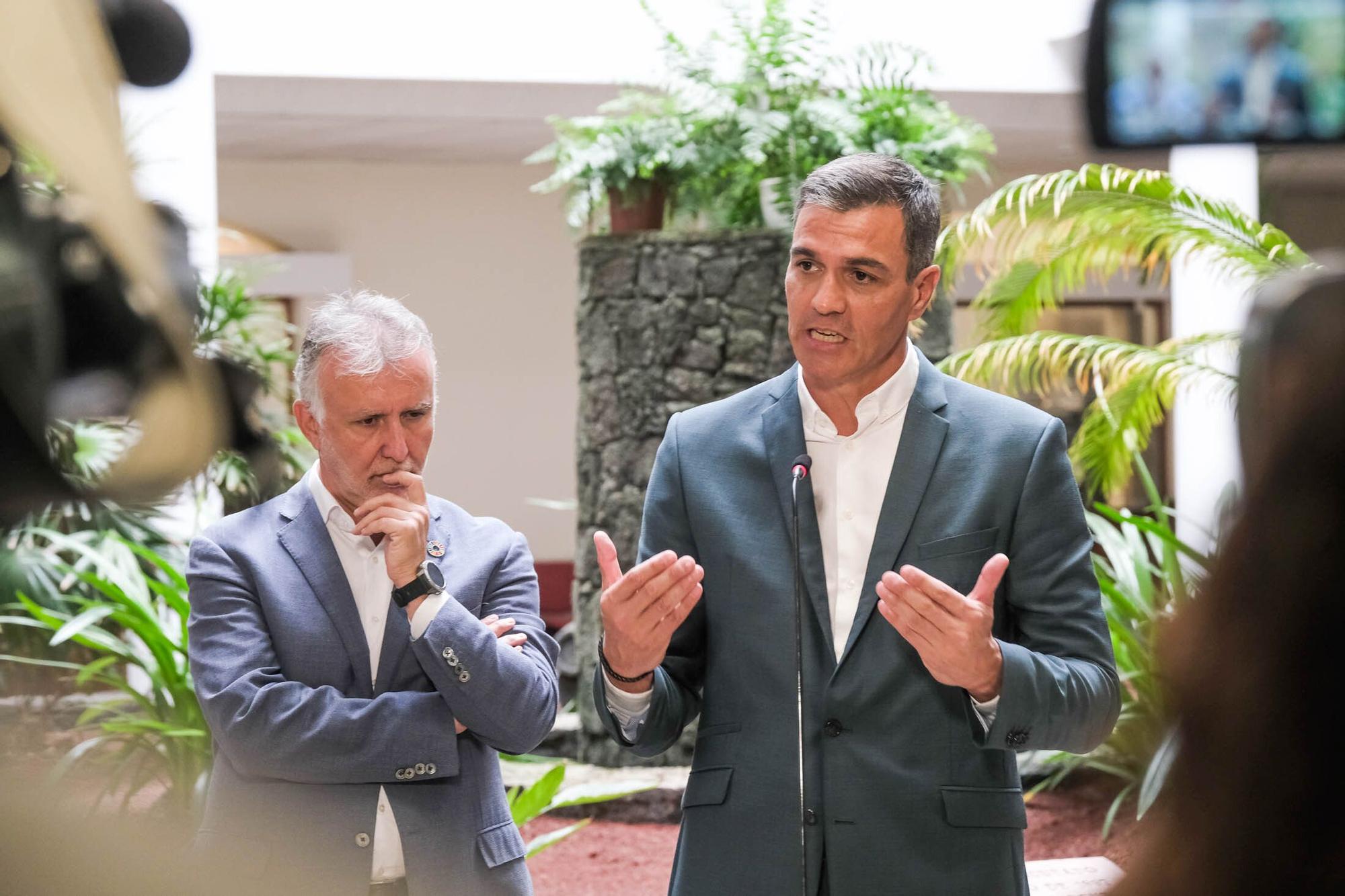 Encuentro entre Pedro Sánchez y Ángel Víctor Torres en el Cabildo de Lanzarote