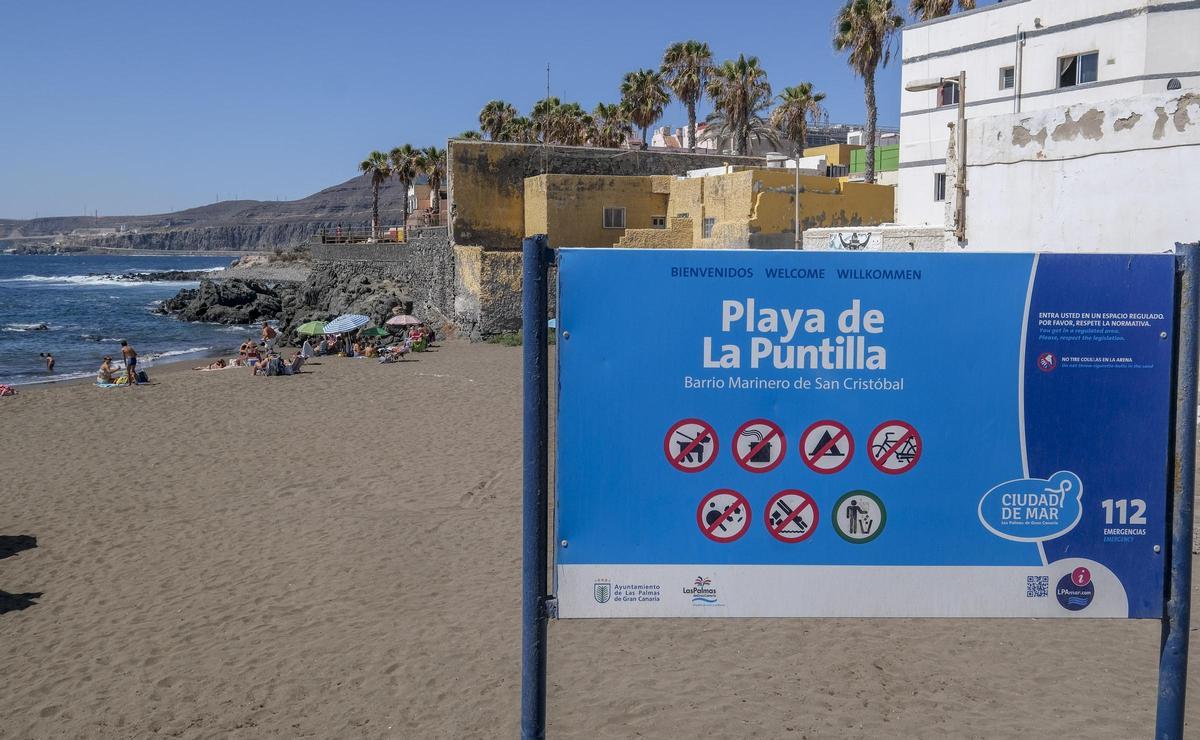 Playa de La Puntilla en el barrio de San Cristóbal de Las Palmas de Gran Canaria.