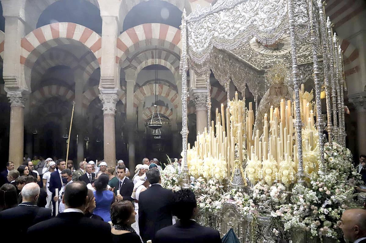 Triunfal regreso de la Paz y Esperanza a Capuchinos