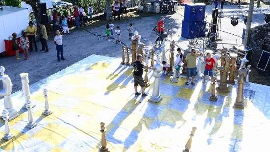 Un momento del torneo de ajedrez de ayer en Coiro.  // G.Núñez