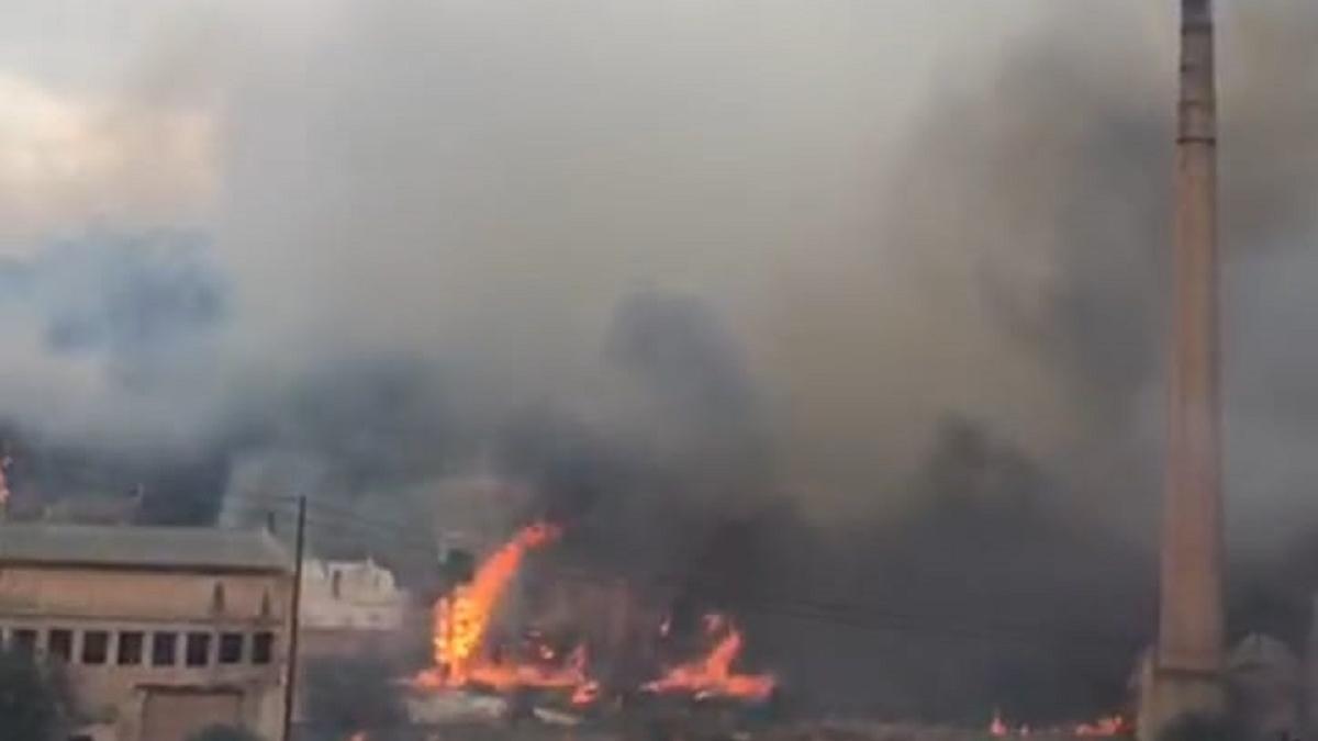 Incendio en Oliva obliga a desalojar dos colegios