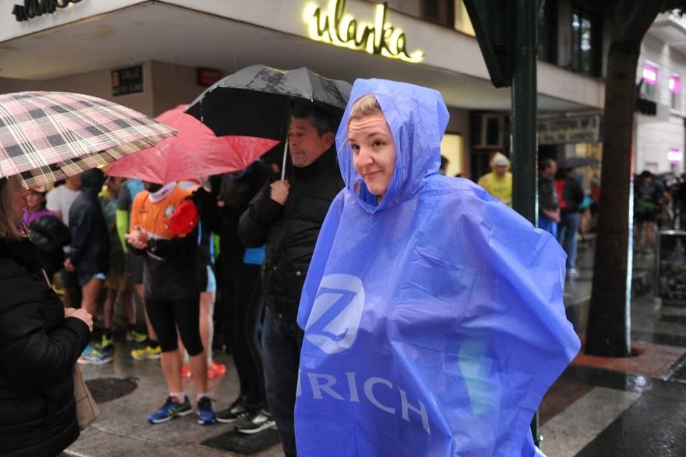 Ambiente y salida de la Maratón y Media Maratón de Murcia