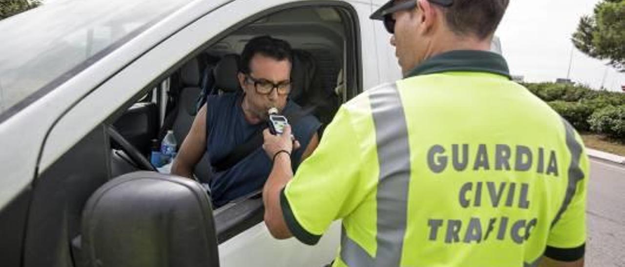 Los positivos de alcoholemia se triplican durante el puente en Alzira y Carcaixent