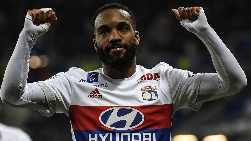 Nuevo rumbo para Lacazette: se marcha al fútbol Saudí