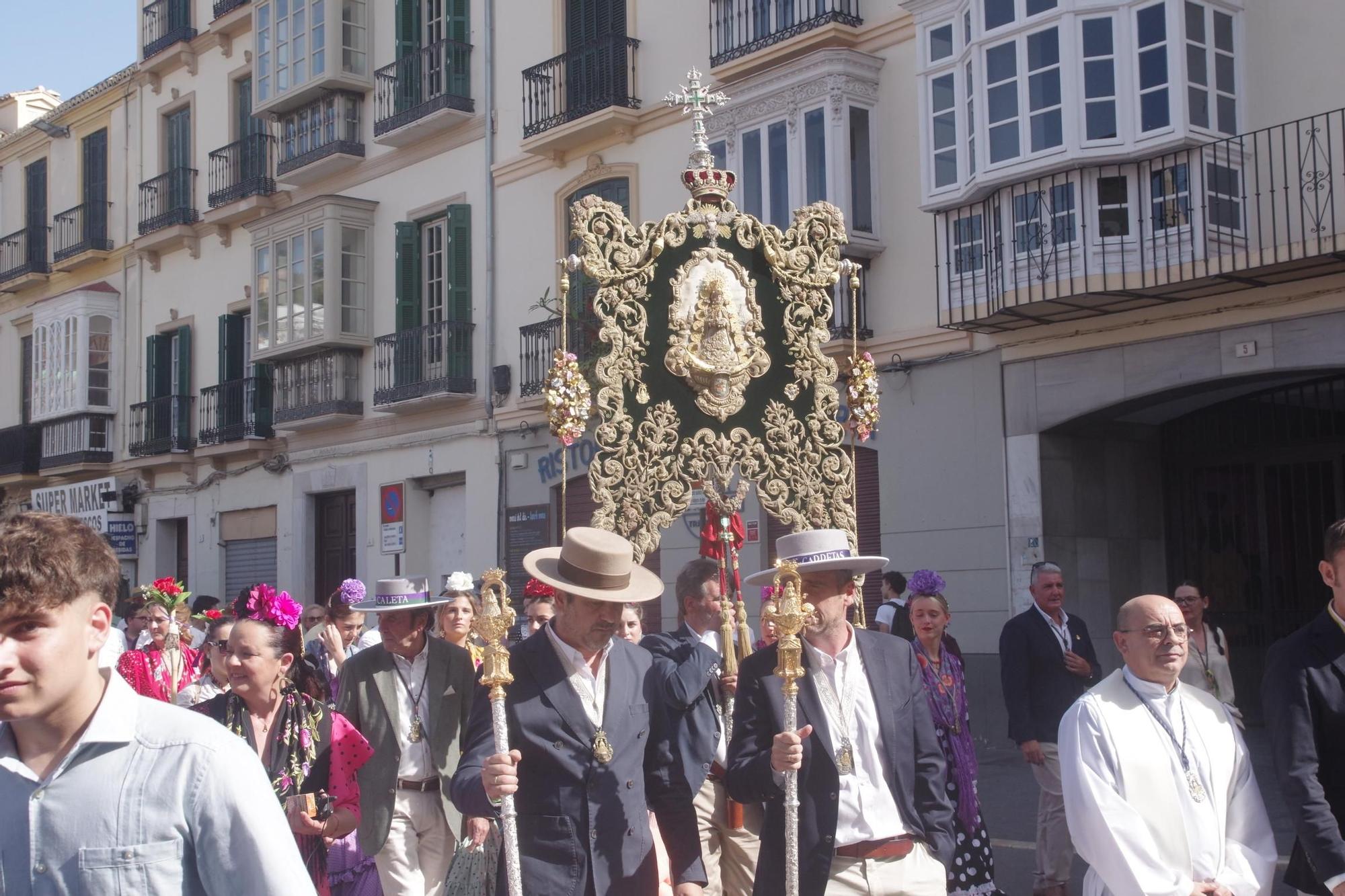 La hermandad de La Caleta inicia el Camino hasta el Rocío