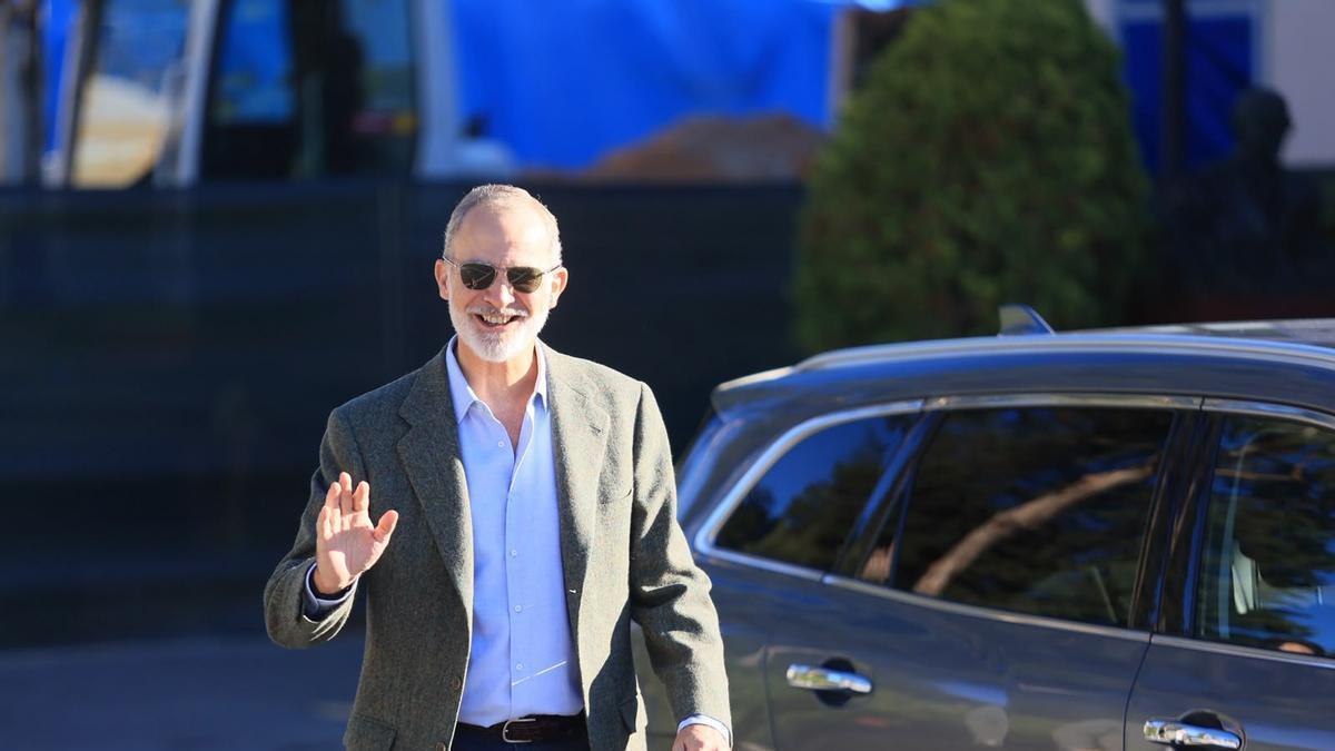 REY | Felipe VI abandona Oviedo tras operarse de cataratas: "Tengo que llevar las gafas, pero estoy bien"