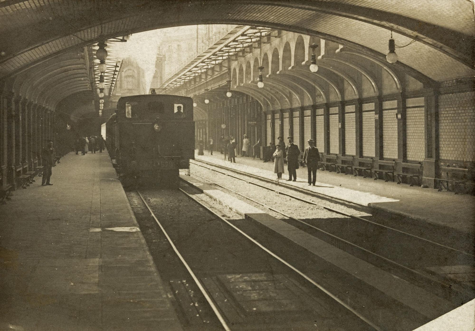 Estació del carrer Aragó, cap al 1903