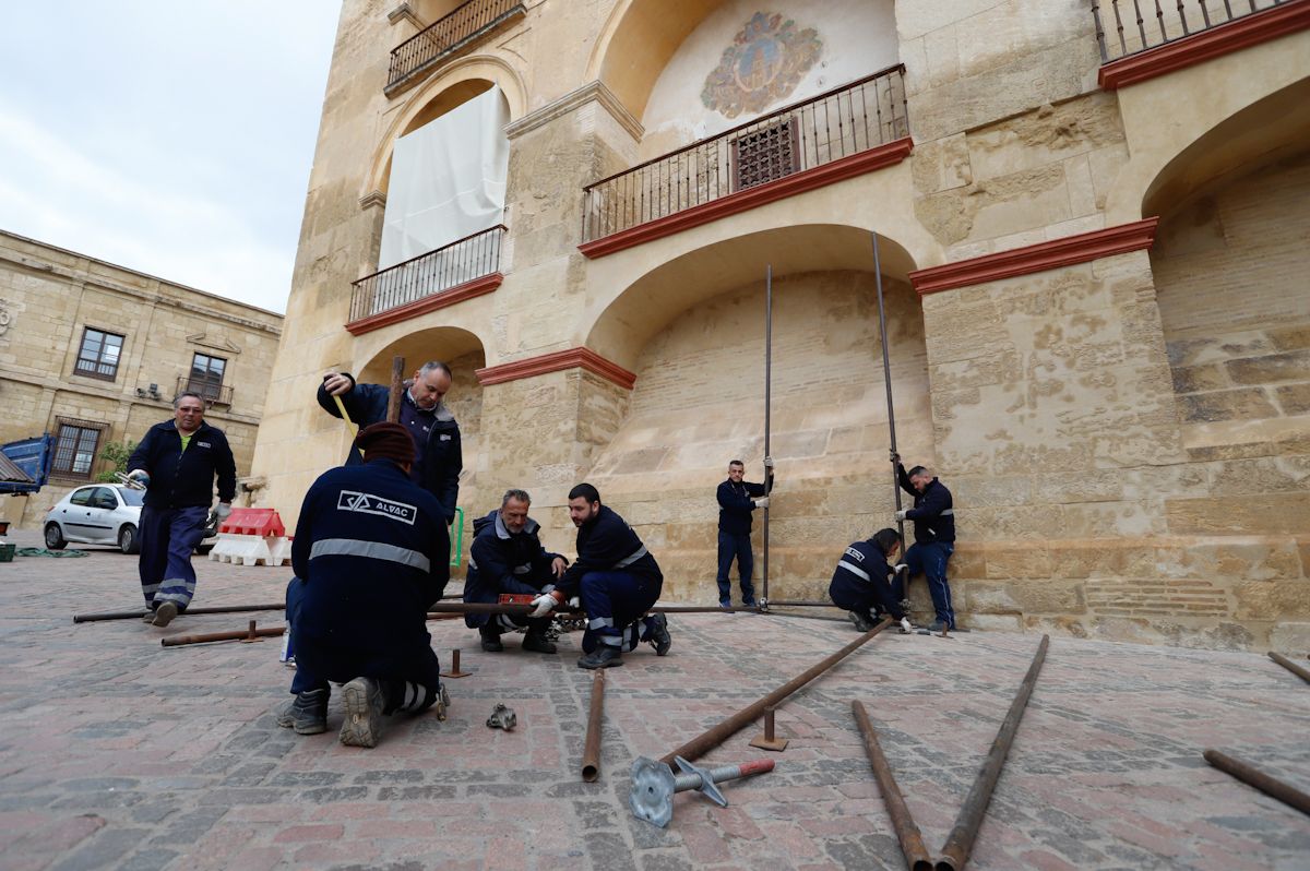 Empieza el montaje de los palcos de Semana Santa en Córdoba