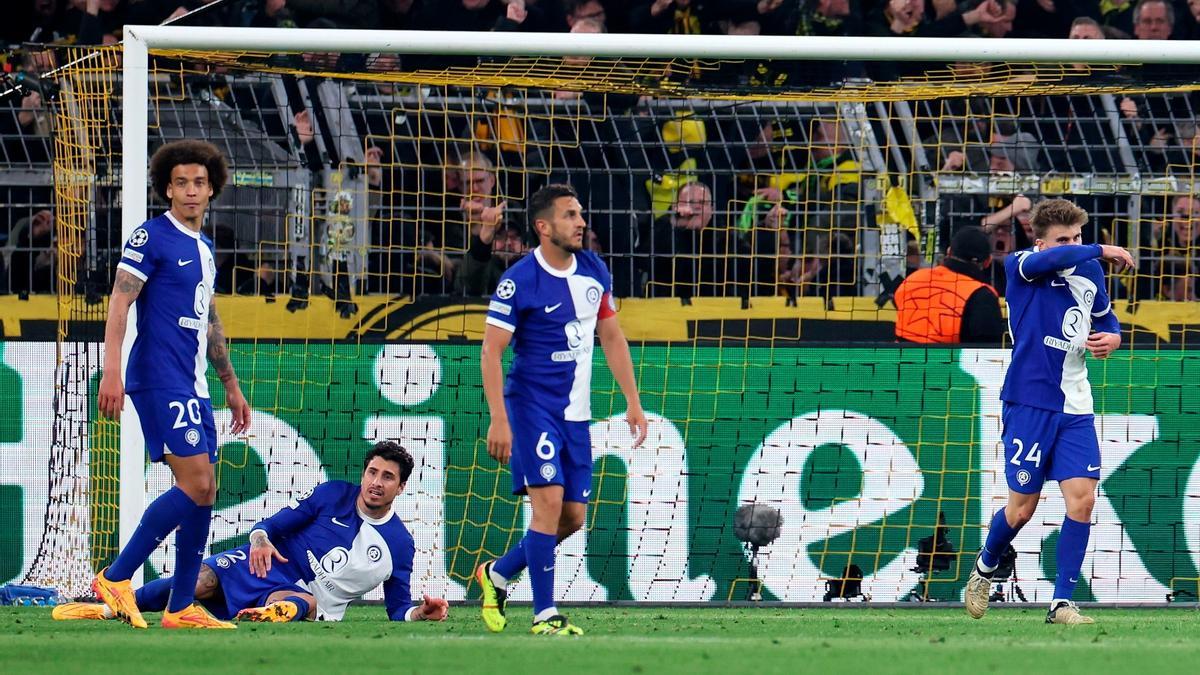 Witsel, Koke y Pablo Barrios se lamentan tras el último gol del Borussia