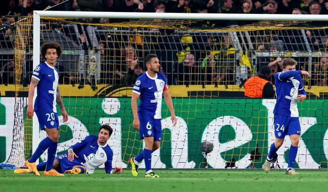 Witsel, Koke y Pablo Barrios se lamentan tras el último gol del Borussia