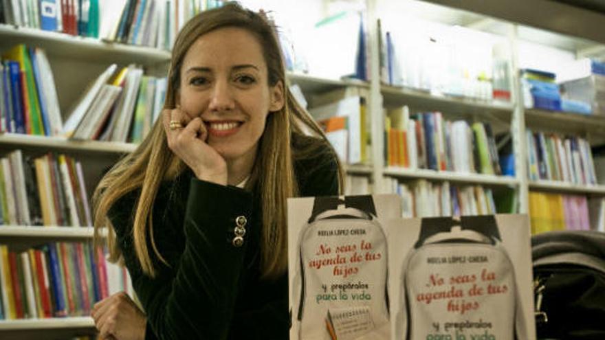 Noelia López-Cheda durante la presentación de su libro