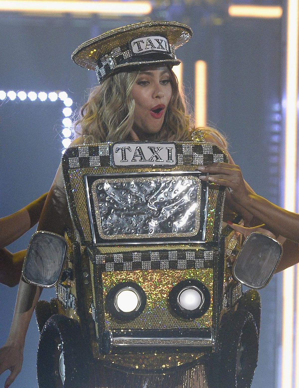Sofía Vergara y Pitbull interpretan 'El Taxi' en los Premios Grammy 2016