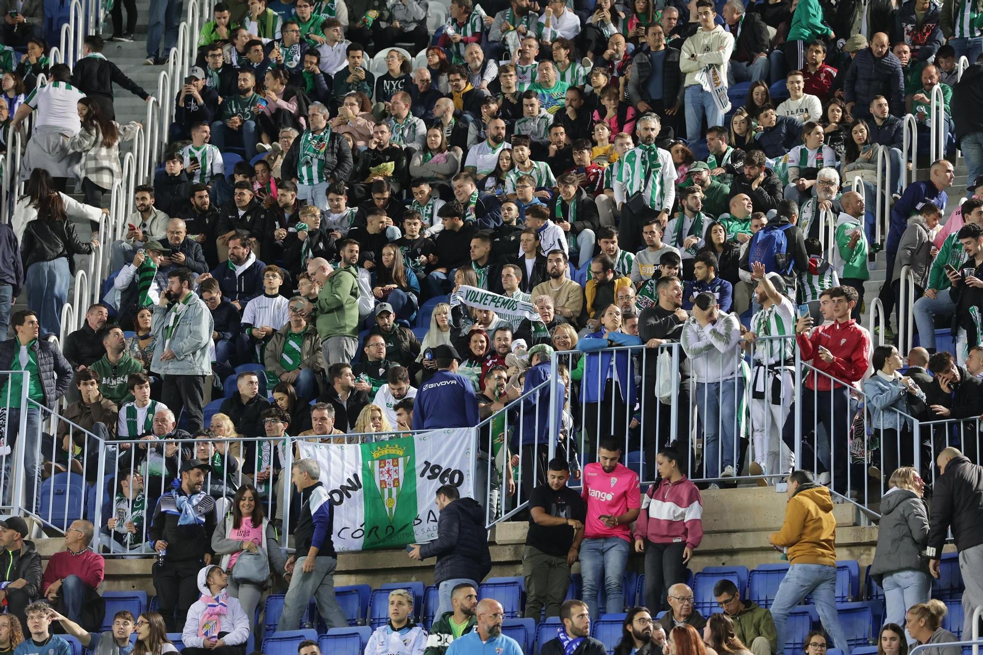 Málaga CF - Córdoba CF | Las imágenes de la afición cordobesista en el derbi en La Rosaleda