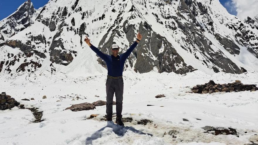 El alpinista Carlos Cardelle explica en Alicante su próximo reto