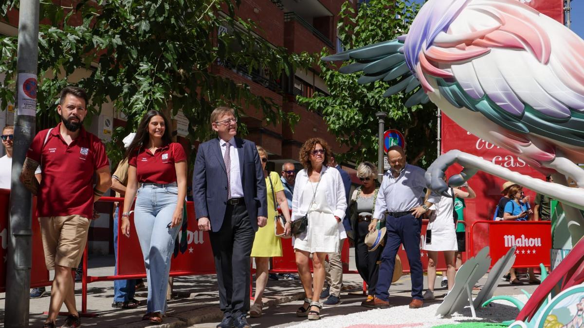 Puig visita las Hogueras de Alicante.