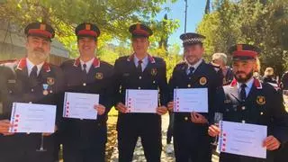 Dos agents de la Policia Local de Solsona reben una felicitació el Dia de les Esquadres