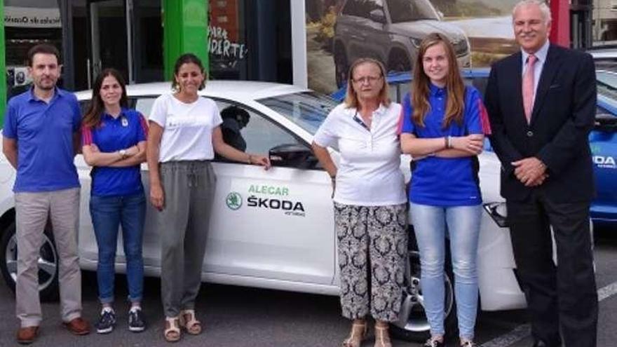 Acto de entrega de los coches.