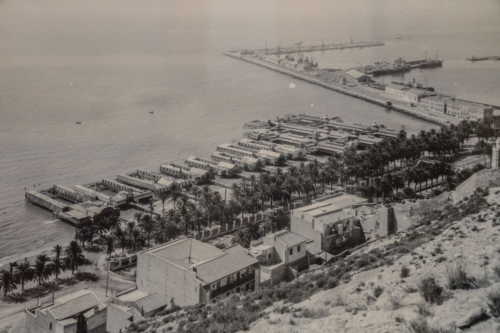 El Archivo Municipal recupera la historia de la playa del Postiguet