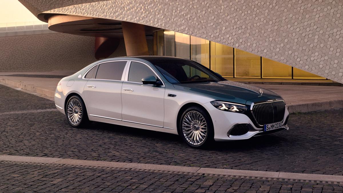 Mercedes Maybach Clase S visto de tres cuartos delantero