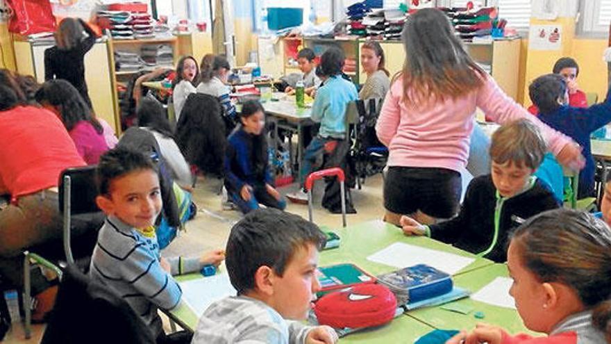 En Primaria, los alumnos se agrupan en mesas de cuatro, para trabajar en equipo.