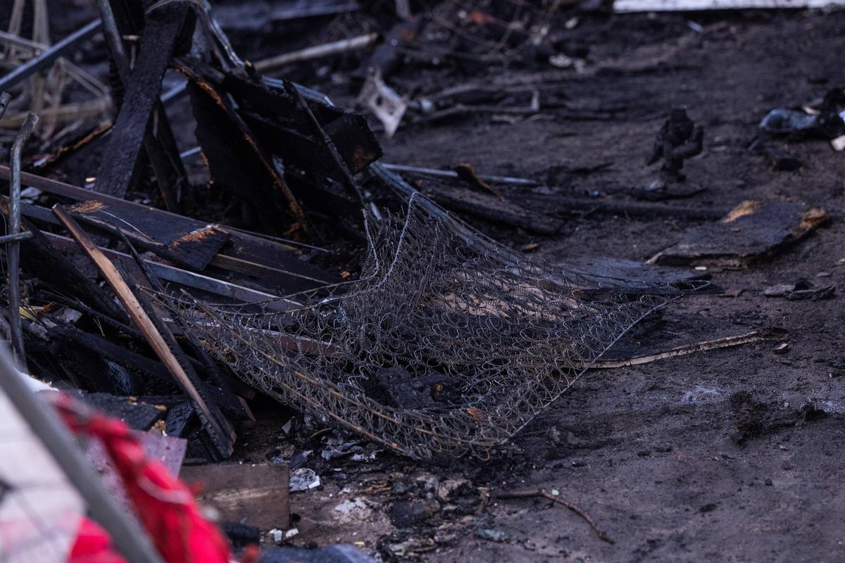 Incendio en un asentamiento de barracas en la calle de Bac de Roda de Barcelona