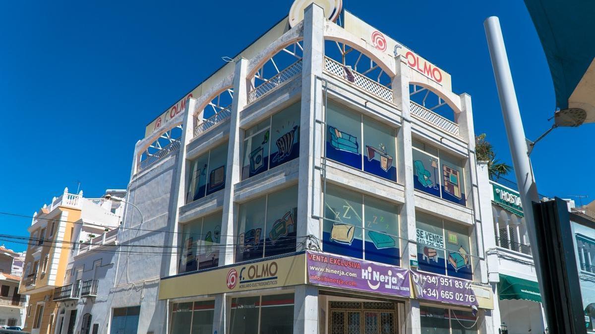 Edificio Fernñández Olmo, en la avenida de Pescia de Nerja.