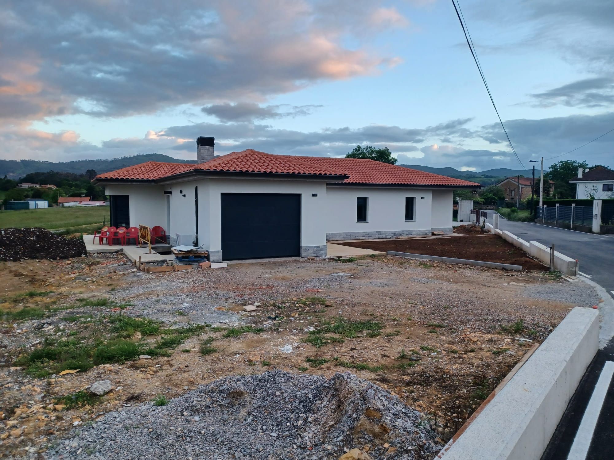 Ables está de moda: la parroquia de Llanera crece con una nueva urbanización y la rehabilitación de casas