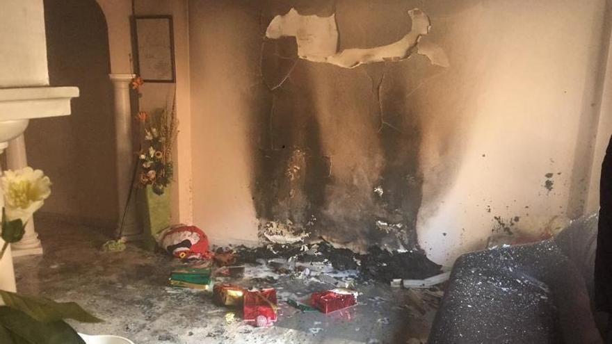 Un adorno navideño provoca un incendio en una casa del Port de Sagunt