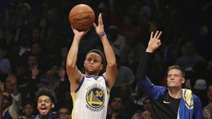 Curry en la victoria de los Golden State Warriors ante Brooklyn Nets.