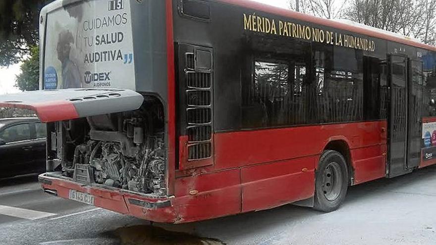 Un autobús de la línea 9 se incendia sin provocar heridos