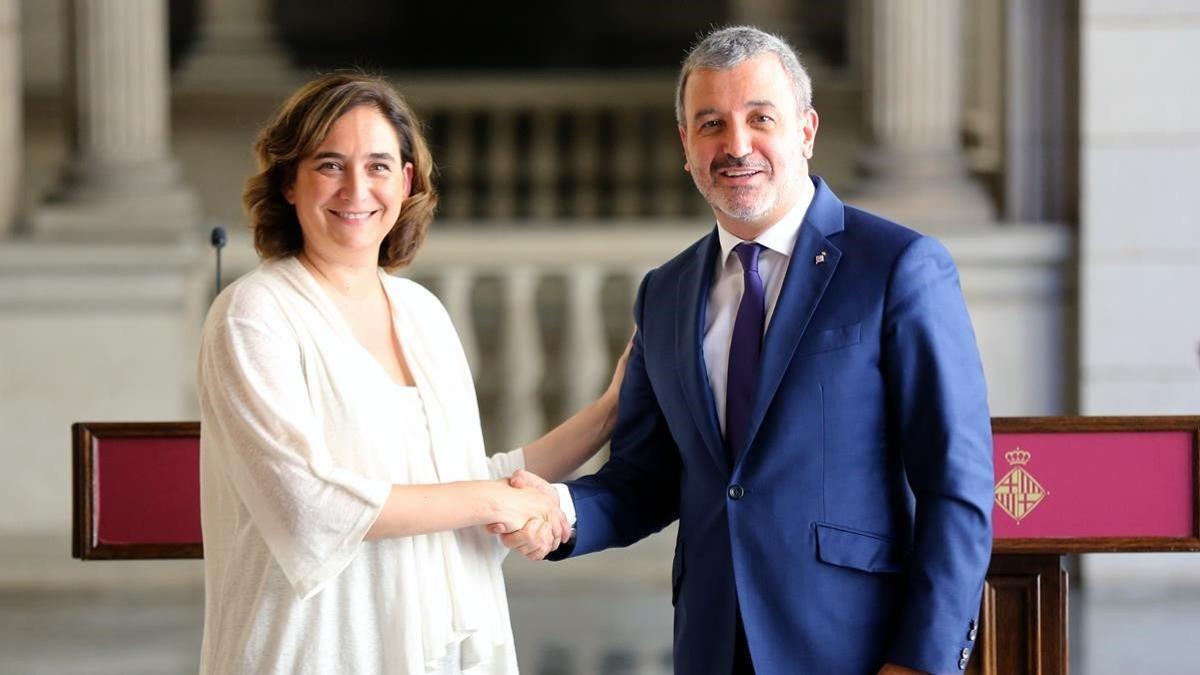 Ada Colau y Jaume Collboni, tras presentar el acuerdo de Gobierno del Ayuntamiento de Barcelona