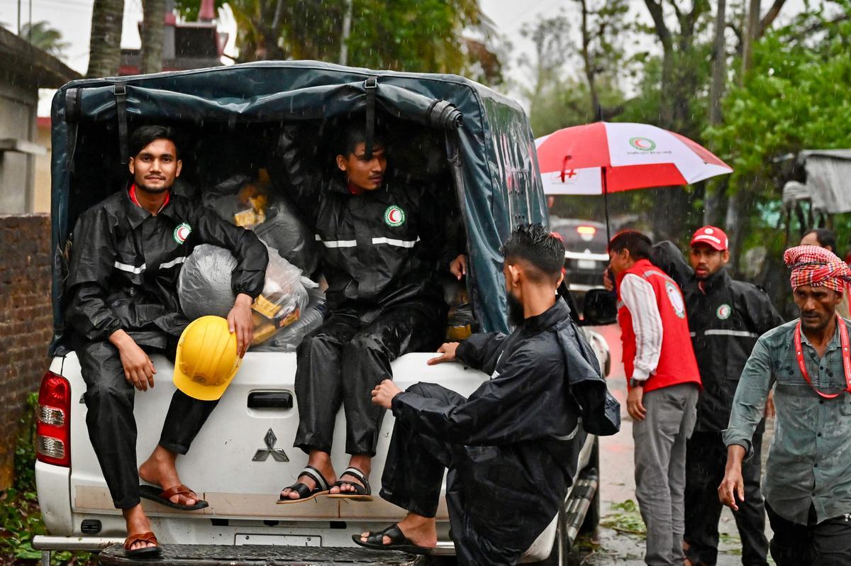 El ciclón Mocha arrasa las costas de Bangladés