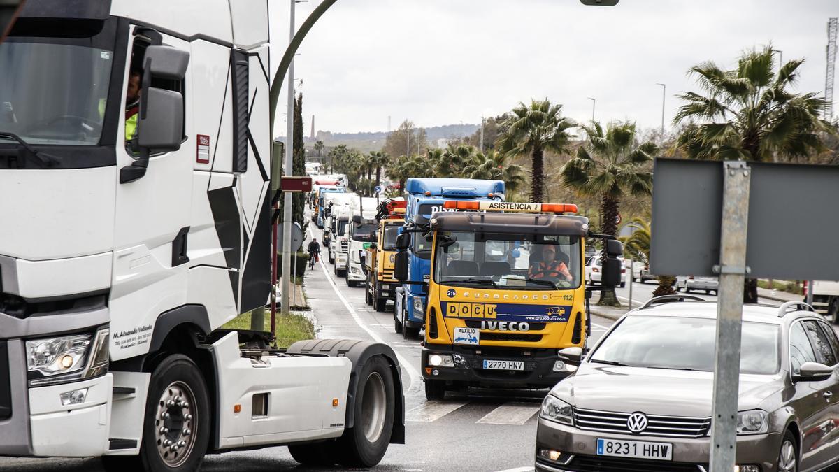 Caravana de camiones de la marcha desarrollada en Cáceres.