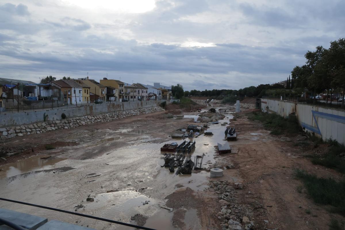 El nuevo cauce, con agua por la alerta roja por lluvias en Valencia