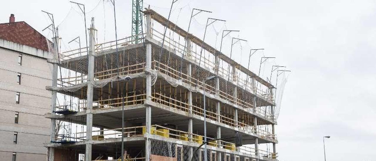 Edificio en construcción en Oviedo.