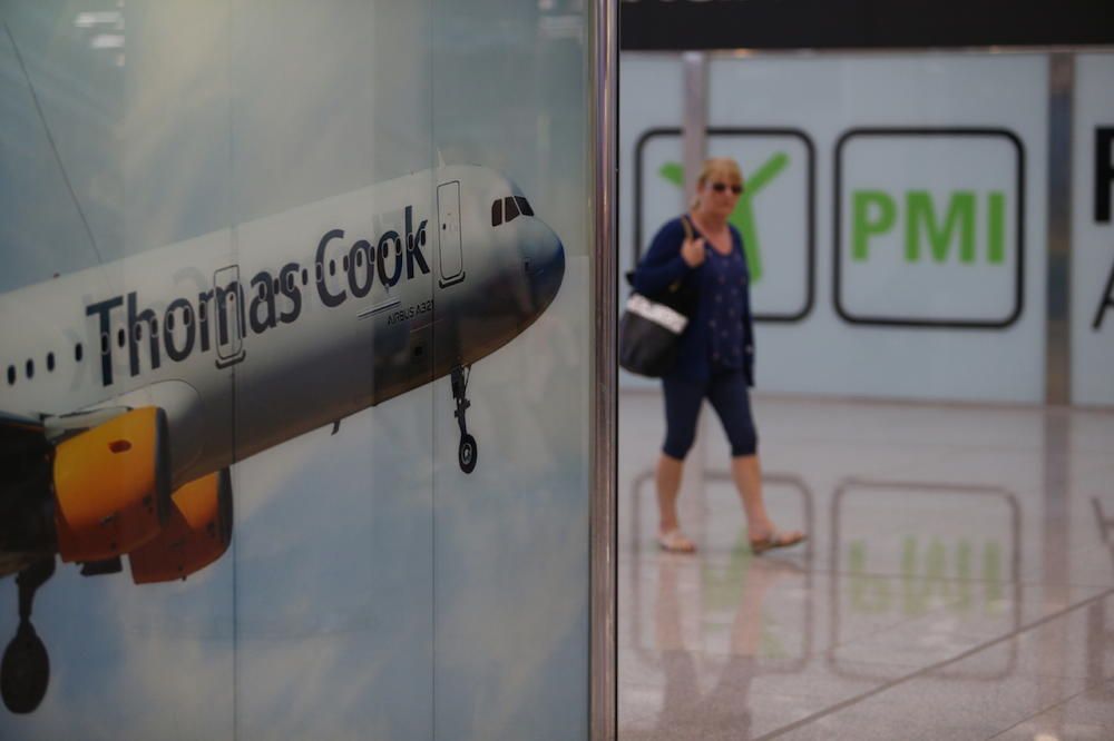 Afectados por la suspensión de pagos de Thomas Cook en el aeropuerto de Palma