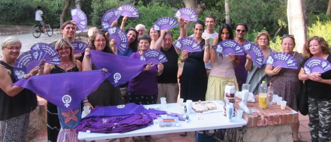 Café Violeta celebra su primer año con un abanico feminista