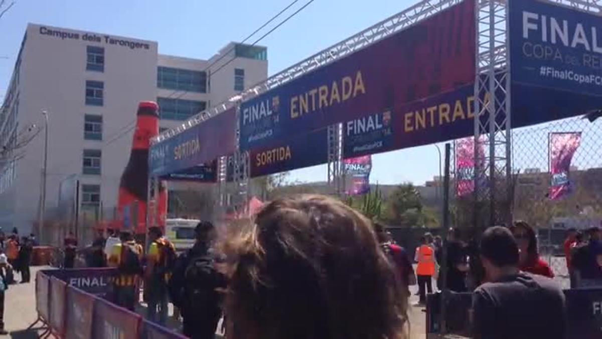 Ambiente festivo en la Fan Zone del FC Barcelona