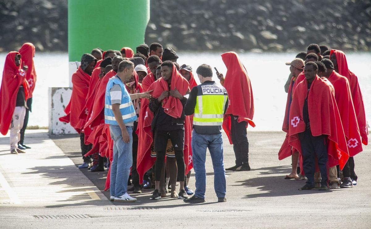 Més de 200 persones arriben en pastera a Lanzarote