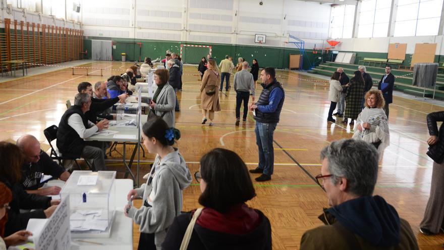 El BNG gana en 27 de las 33 mesas de Cangas y el PP solo mantiene con holgura su bastión de Aldán