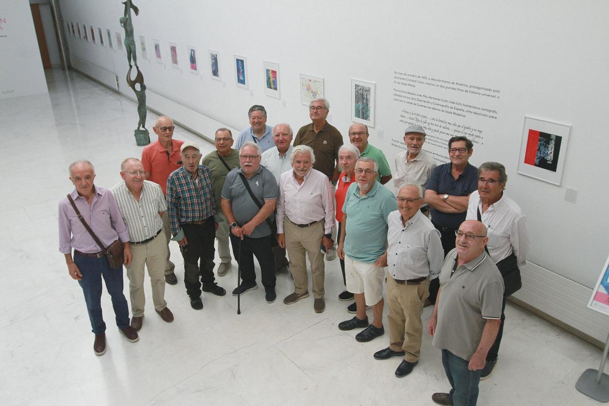 Los exseminaristas en su visita al Centro Cultural Marcos Valcárcel.