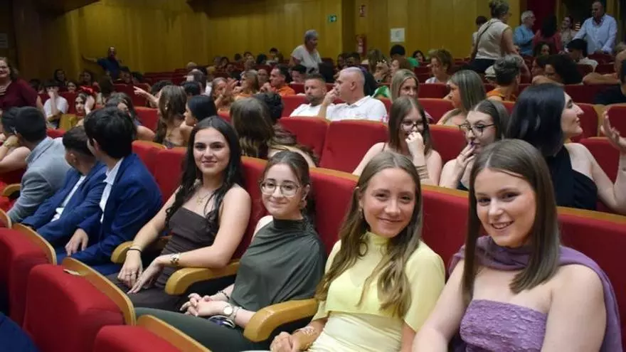 Emotivo homenaje del IES de Valga a la promoción que llegó con el covid