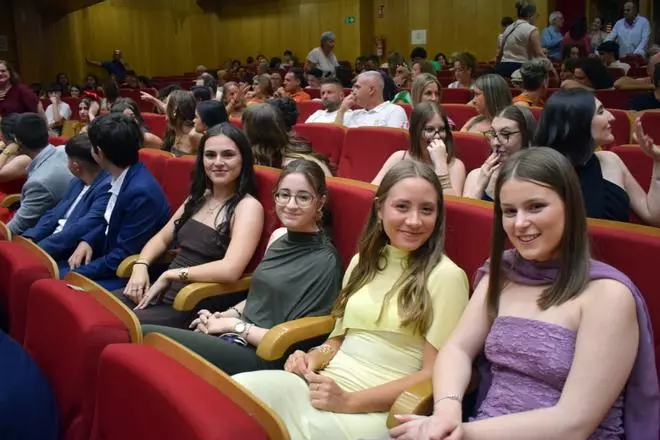 El IES de Valga homenajea a 33 alumnos