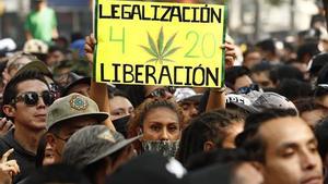 Cientos de personas se reúnen en México para celebrar el Día Internacional de la Marihuana.