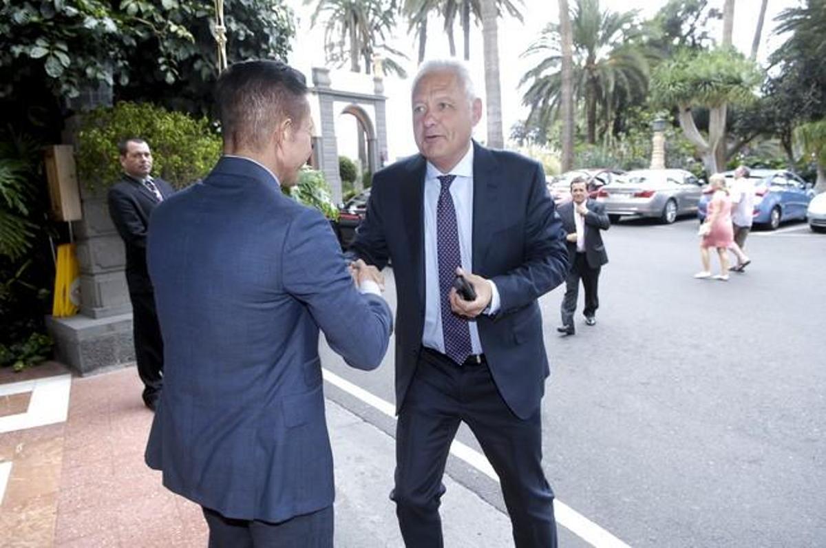 ALMUERZO DE DINOSOL CON EMPRESARIOS