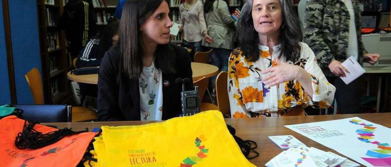 Rodríguez Peña y Santorum presentaron la campaña de lectura en el IES Laxeiro. // Bernabé/Javier Lalín