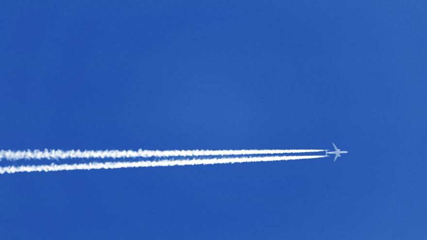 La AEMET emite un tajante mensaje sobre &quot;los aviones que fumigan para que no llueva&quot;