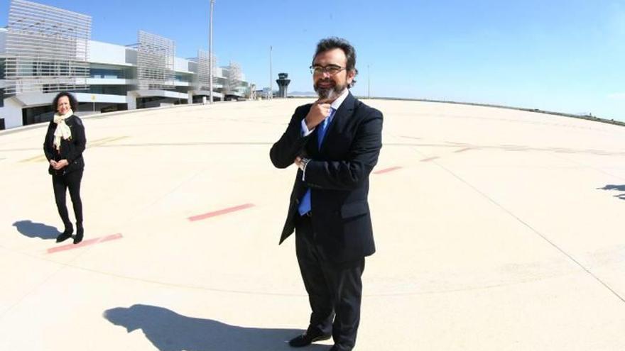 El consejero de Fomento, Pedro Rivera, en el Aeropuerto de Corvera.