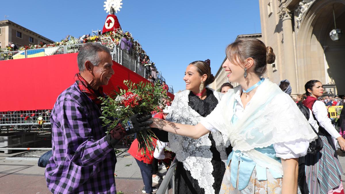 PILAR 2022. OFRENDA DE FLORES A LA VIRGEN DEL PILAR